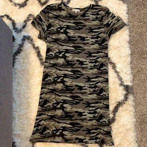 🌺3/$30🌺 Buckle Fitz + Eddi camo dress